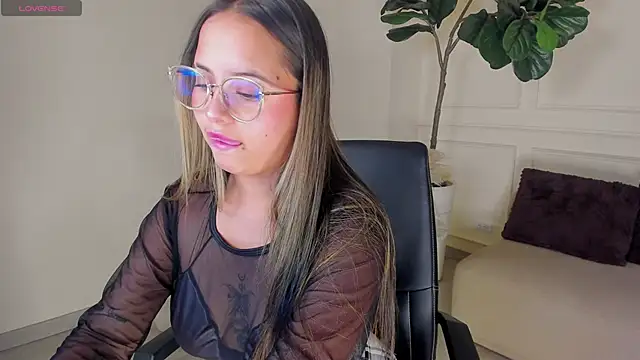 MayaLee  online show from June 10, 11:58 pm