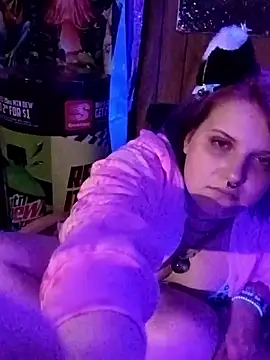 yourfavfallenstar online show from April 30, 2:06 am