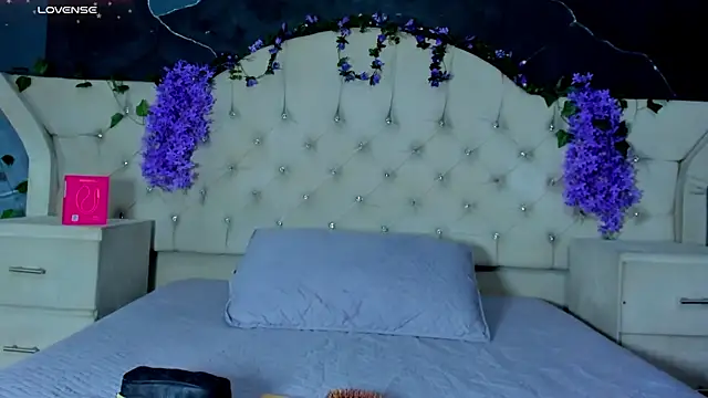 HayleyRoss  online show from June 9, 1:43 pm