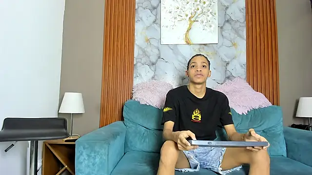 LOVE GUYS1 online show from May 1, 1:25 pm
