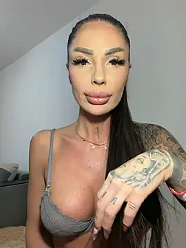 RaquelleXO online show from June 9, 4:28 pm