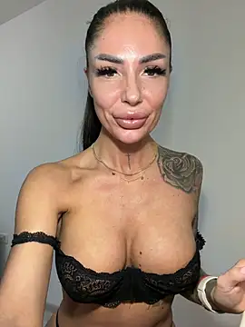 RaquelleXO online show from June 7, 10:11 am