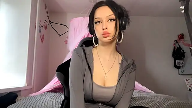 PaigeHouse online show from May 2, 9:23 am