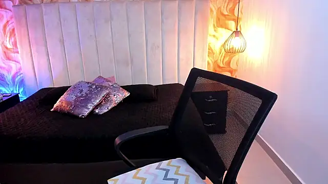 ChloeSmith9 online show from June 20, 9:18 pm