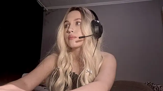 Katrinethequeen online show from May 1, 9:07 pm