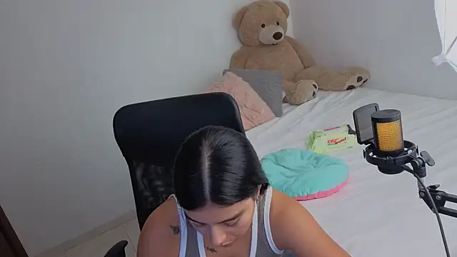 valerihouse  online show from May 14, 1:44 am