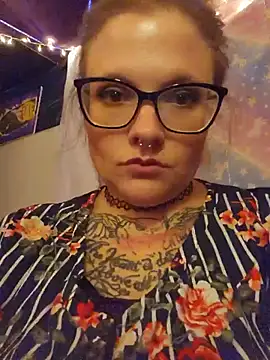 leighlamarie online show from August 9, 9:35 am