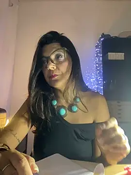 VelvetLunna online show from May 2, 3:32 am