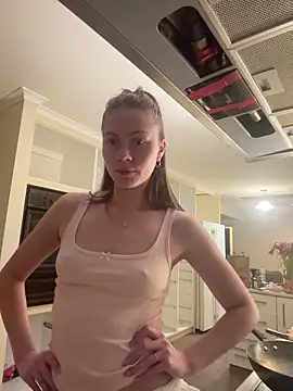 daisycollins online show from June 10, 9:30 am