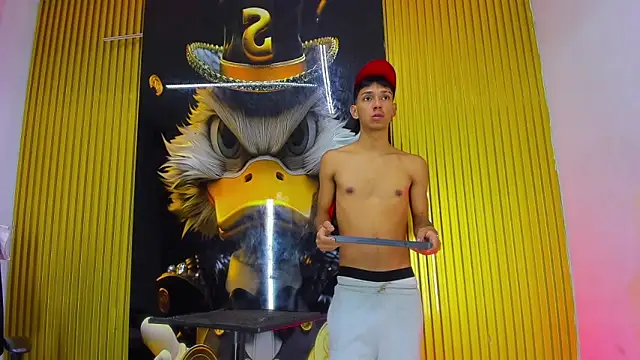 Guys Latino Hot online show from May 11, 1:35 pm