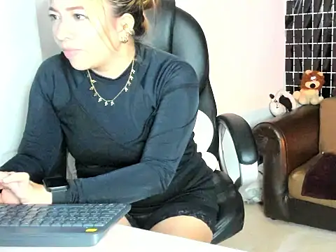 MissAlmaFenix online show from May 5, 3:31 am