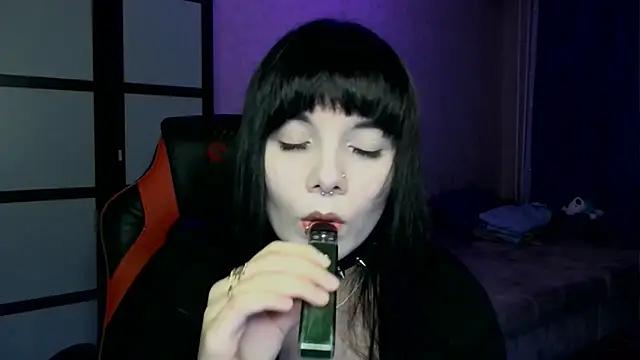 gothicq online show from May 26, 6:51 pm