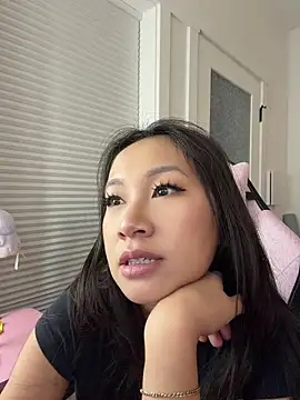 petiteTai online show from June 8, 3:29 am