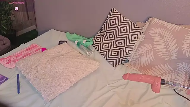 Karlie moore  online show from July 10, 1:55 pm
