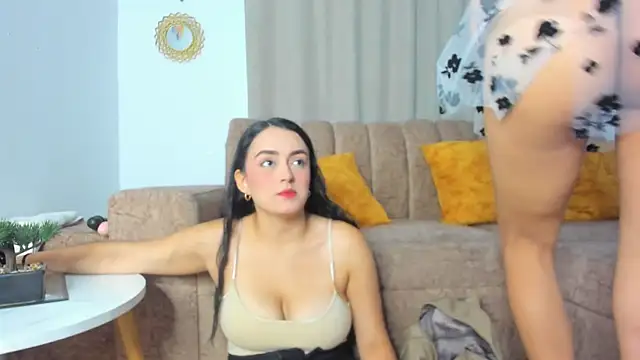 ElizabethAndEliana online show from June 12, 1:19 pm