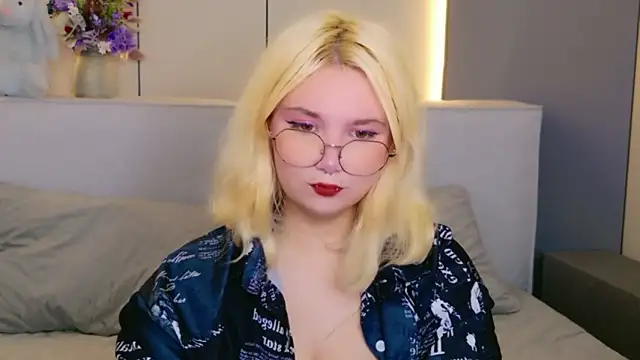 Cassey Well online show from May 25, 10:36 am