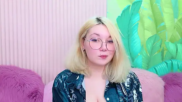 Cassey Well online show from May 10, 4:20 pm