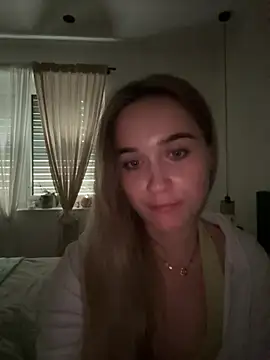 LillyStarr online show from June 25, 2:40 pm