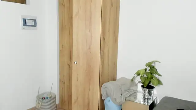 naomimoore828 online show from June 25, 8:43 pm