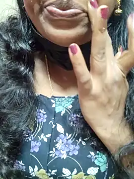 tamilkavitha123 online show from August 6, 11:06 am