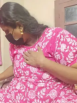 tamilkavitha123 online show from August 4, 2:28 am