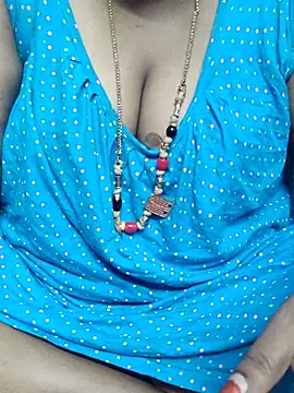 tamilkavitha123 online show from July 13, 2:56 am
