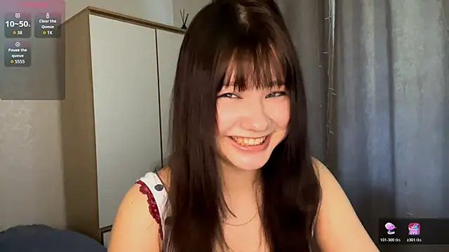 EmilyMercurial online show from May 21, 8:12 am