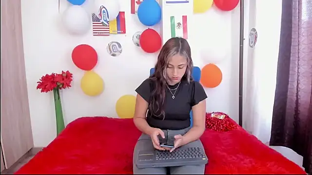 marithorner  online show from June 18, 2:22 pm