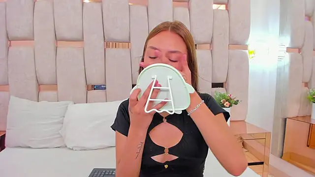sarah miller3 online show from July 16, 1:59 pm