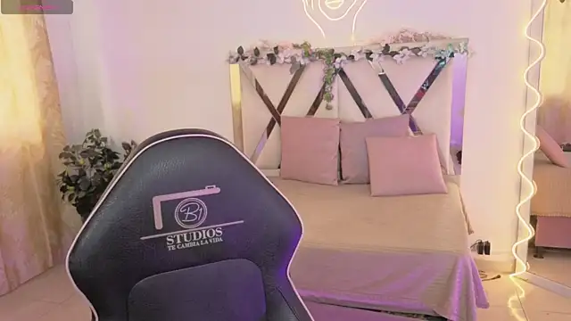CRISTALBROKE TAY online show from July 1, 7:24 pm