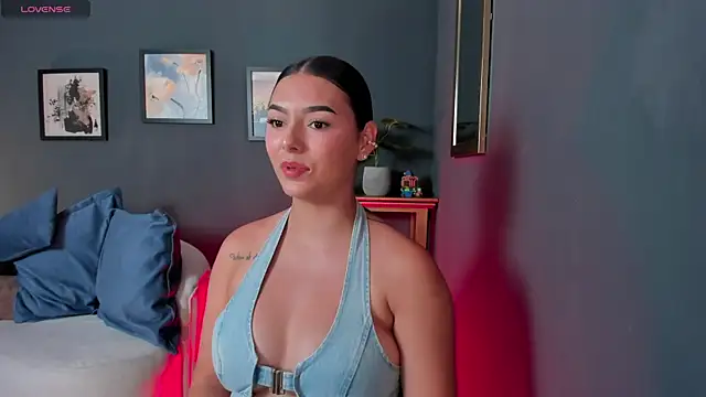 Emma Moretti1 online show from May 11, 1:24 pm