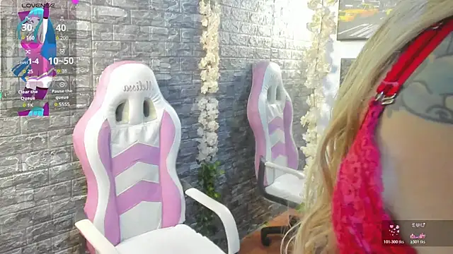 amber  moon   online show from May 11, 9:01 pm