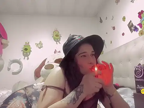 WhiteHot 18 online show from June 17, 11:28 pm