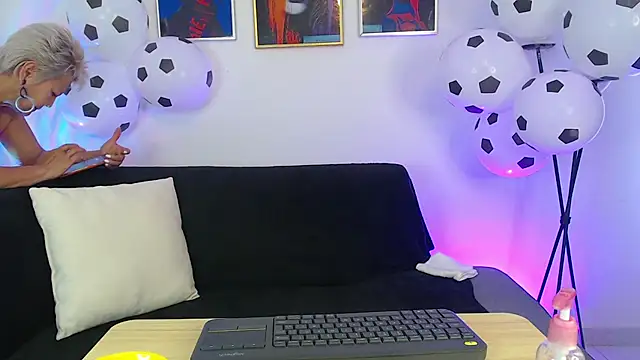Jacky Smith1 online show from July 2, 6:58 pm