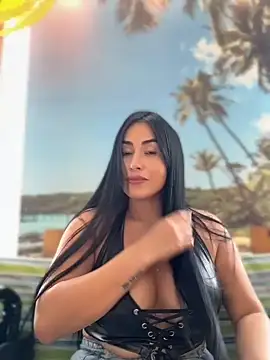 areviklusine1 online show from April 24, 7:49 pm