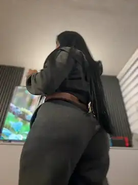 areviklusine1 online show from April 21, 11:12 pm