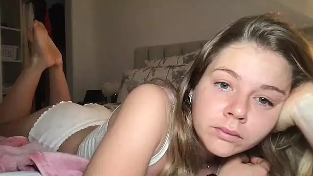ellamae8 online show from May 22, 5:22 pm