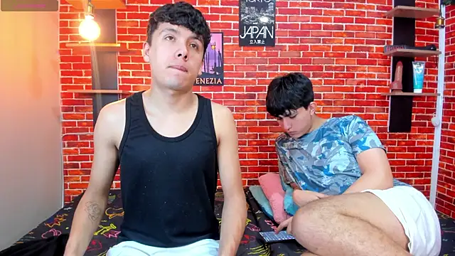 Hoot boyss  online show from June 6, 8:04 pm
