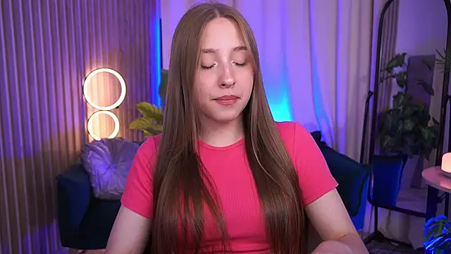 EvelinRoyce online show from June 19, 1:25 pm