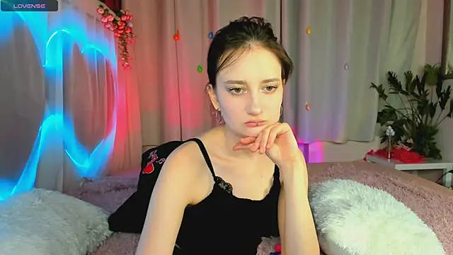 SummerLilaa online show from June 5, 1:28 pm
