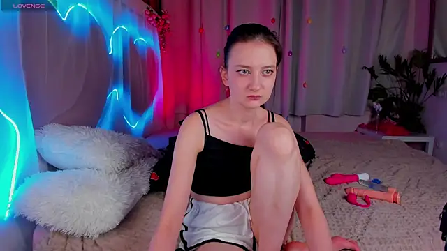SummerLilaa online show from June 22, 1:30 pm