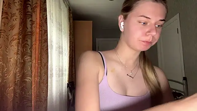 HoneysPiee online show from June 26, 9:54 am
