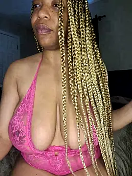 KinkeeKaee online show from June 27, 4:35 pm