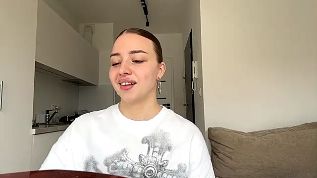 BrandiEngberg online show from May 18, 11:38 am