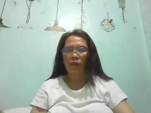momshe2026 online show from June 18, 1:16 pm
