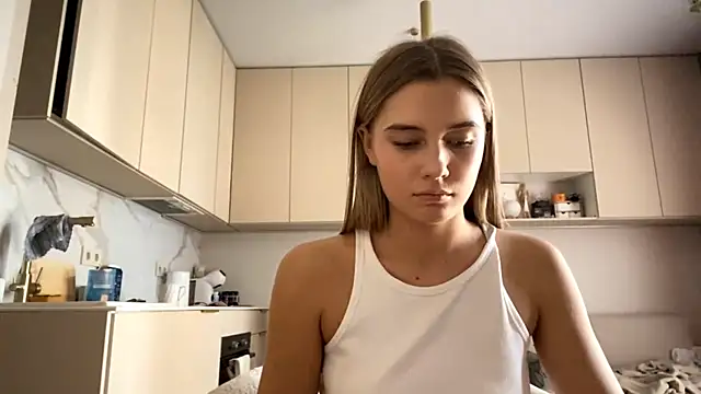 LavetaKempster online show from May 28, 1:42 pm