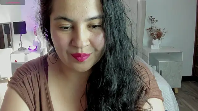 JadeBellee online show from June 4, 6:45 pm