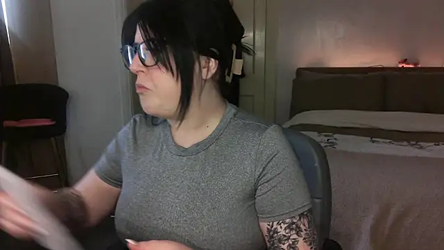 LucyLou31 online show from July 4, 2:46 pm