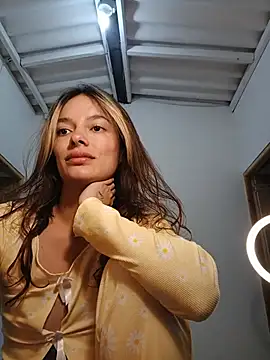 karenarango online show from June 21, 11:14 am