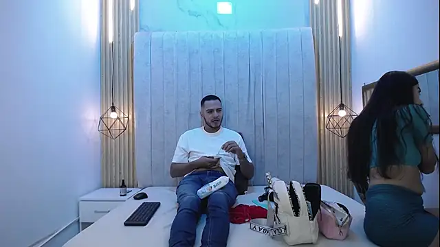 CarolinaySebas online show from June 8, 12:39 pm